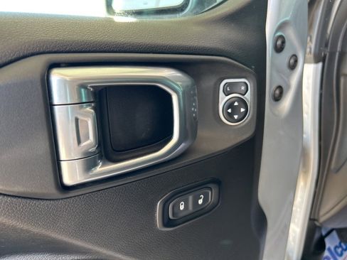 Used 2024 Jeep Wrangler Unlimited Rubicon 4xe image 16