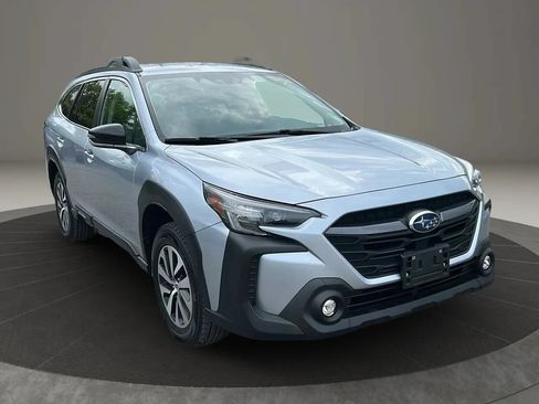 Used 2023 Subaru Outback Premium AWD/4WD image 7