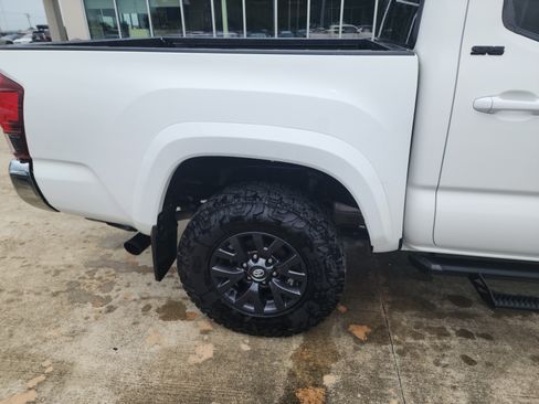 Used 2022 Toyota Tacoma SR5 RWD image 10