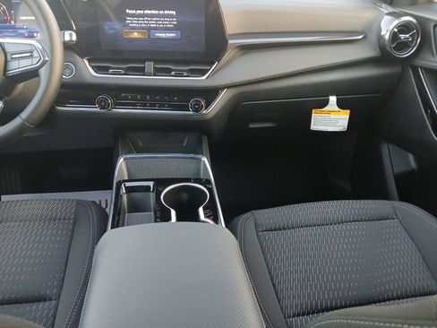 Used 2025 Chevrolet Equinox LT image 11