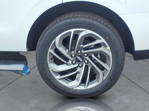 New 2026 Lincoln Navigator Reserve AWD/4WD image 4