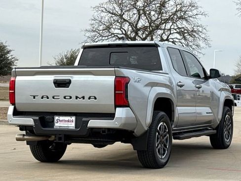 Used 2024 Toyota Tacoma TRD Sport w/ TRD Sport Upgrade Package image 8