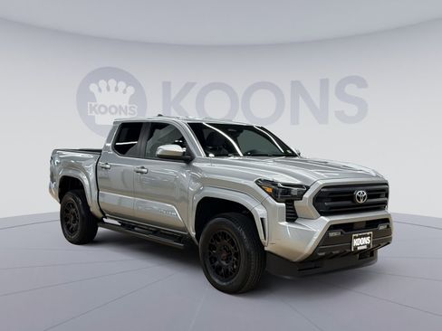 Used 2024 Toyota Tacoma SR5 AWD/4WD image 2