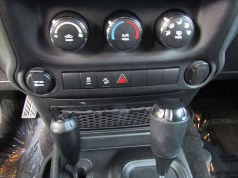 Used 2017 Jeep Wrangler Sport AWD/4WD image 14