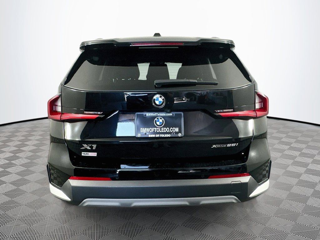 Used 2023 BMW X1 xDrive28i AWD/4WD image 8