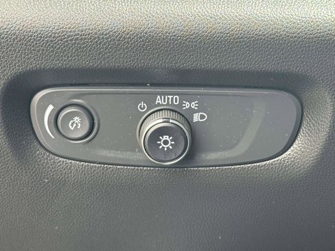 Used 2022 Chevrolet Traverse Premier AWD/4WD image 20