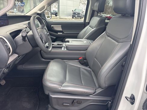 Used 2025 Ford Expedition Active image 14