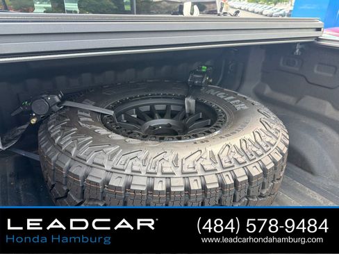 Used 2024 Chevrolet Colorado ZR2 w/ Technology Package AWD/4WD image 9