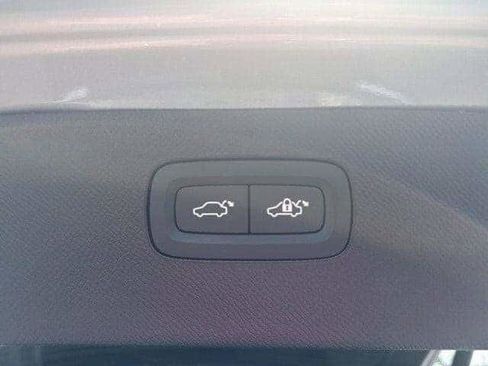 Used 2025 Volvo XC90 B6 Ultra w/ Protection Package Premier image 18