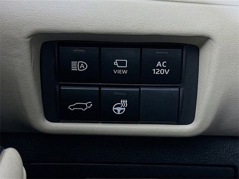 Used 2023 Toyota Highlander Limited image 10