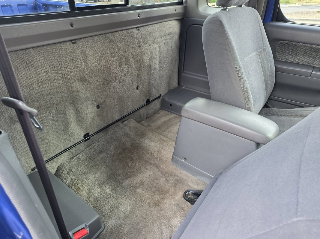Used 1998 Nissan Frontier XE AWD/4WD image 17