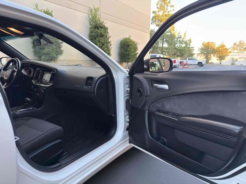 Used 2018 Dodge Charger SXT w/ Blacktop Package image 34