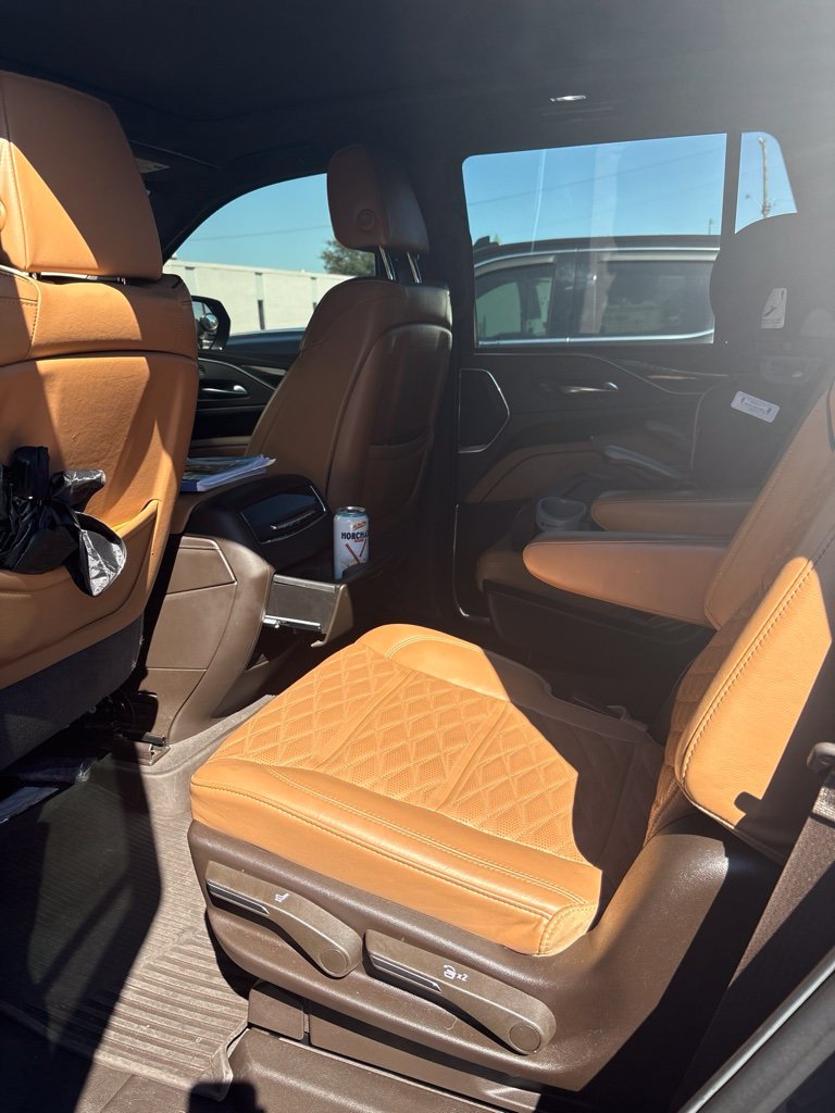 Used 2022 Cadillac Escalade Premium Luxury w/ LPO, Illumination Package RWD image 3