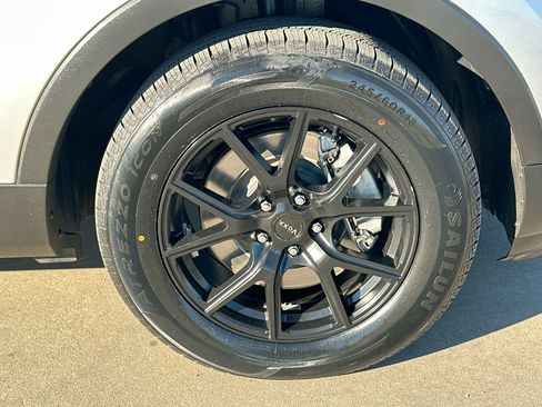 Used 2018 Ford Explorer XLT w/ Equipment Group 202A image 10