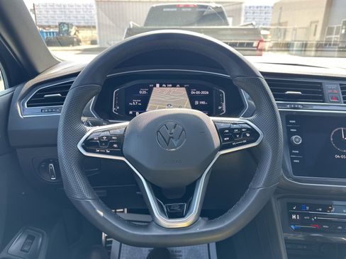 Certified 2022 Volkswagen Tiguan SEL R-Line image 45