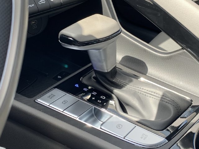 Used 2025 Hyundai Elantra SEL FWD image 26