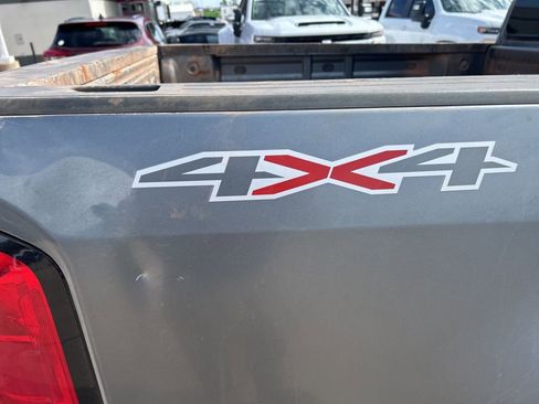 Used 2022 Chevrolet Colorado LT w/ LT Convenience Package image 7