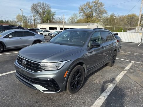 Used 2024 Volkswagen Tiguan SE R-Line image 6