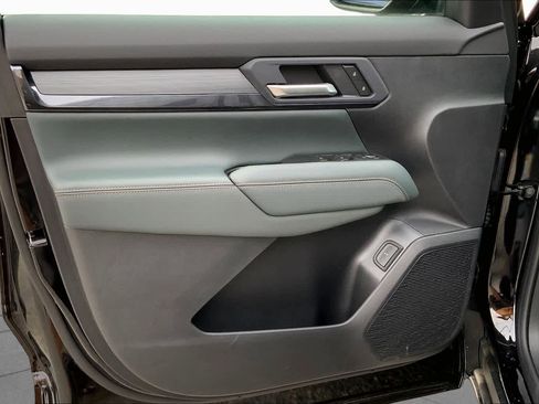 New 2026 GMC Terrain AT4 w/ LPO, Black Badging Package AWD/4WD image 10
