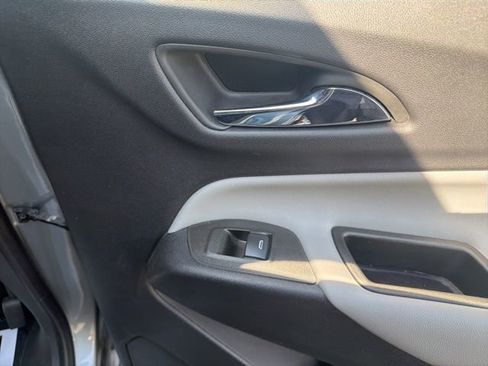 Used 2023 Chevrolet Equinox LS w/ LS Convenience Package image 24