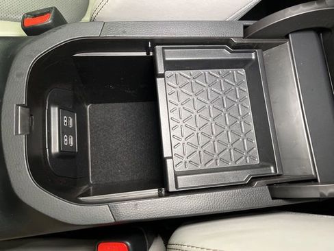 Used 2024 Toyota RAV4 Limited w/ Advanced Technology Package image 28