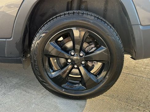 Used 2020 Jeep Cherokee Latitude Plus FWD image 17