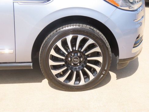 Used 2022 Lincoln Navigator Black Label AWD/4WD image 7