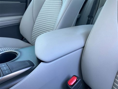 Used 2024 Toyota Camry SE image 11