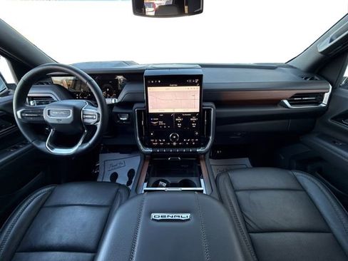 Used 2025 GMC Yukon Denali image 32