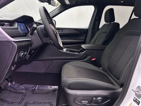 New 2025 Jeep Grand Cherokee Laredo X image 15