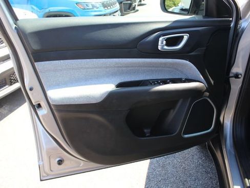 Used 2023 Jeep Compass Latitude AWD/4WD image 20
