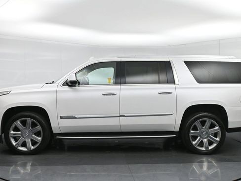 Used 2018 Cadillac Escalade ESV Luxury image 4