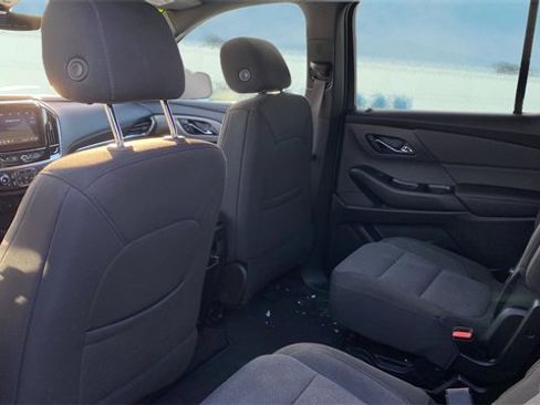 Used 2023 Chevrolet Traverse LT image 17