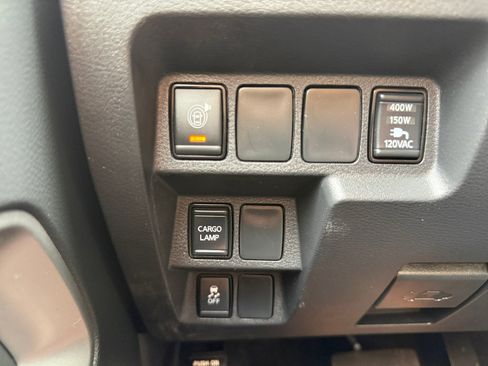Used 2023 Nissan Frontier SV w/ SV Convenience Package RWD image 29