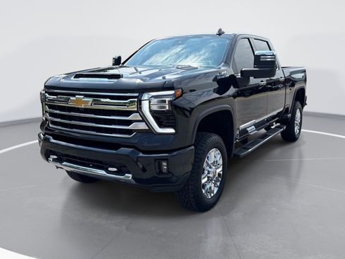 Used 2024 Chevrolet Silverado 2500 High Country w/ High Country Premium Package AWD/4WD image 3