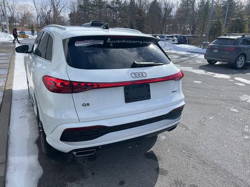 Used 2025 Audi Q5 Premium w/ Convenience Package image 36