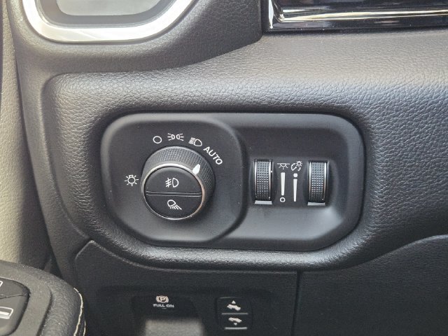 Used 2025 RAM 1500 Laramie AWD/4WD image 29