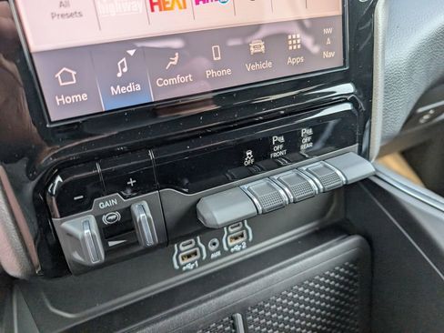 New 2026 RAM 1500 4x4 Crew Cab image 31