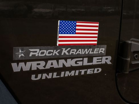 Used 2016 Jeep Wrangler Unlimited Rubicon w/ Connectivity Group image 11