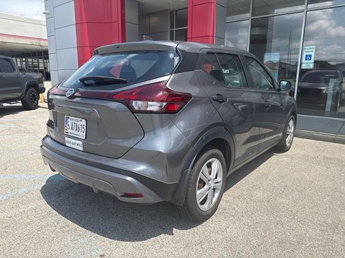 Used 2021 Nissan Kicks S FWD image 3