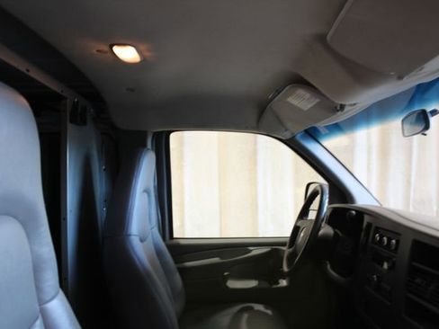 Used 2008 Chevrolet Express 3500 image 18