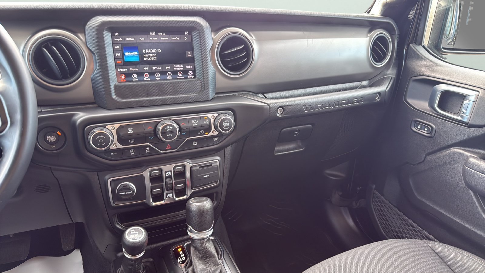 Used 2022 Jeep Wrangler Unlimited Sport AWD/4WD image 19