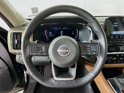 Used 2023 Nissan Pathfinder Platinum image 11