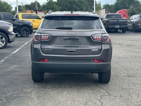 Used 2022 Jeep Compass Latitude AWD/4WD image 5