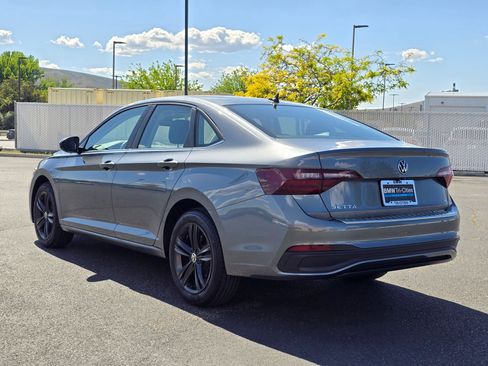 Used 2024 Volkswagen Jetta SE w/ Black Wheel Package FWD image 4
