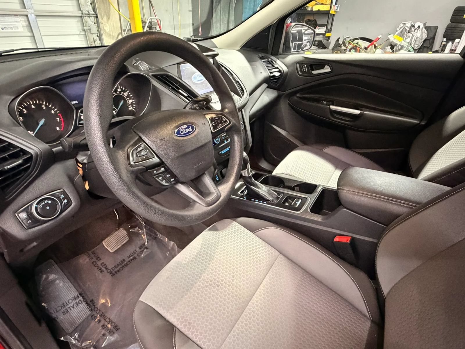 Used 2017 Ford Escape SE w/ Equipment Group 201A FWD image 5