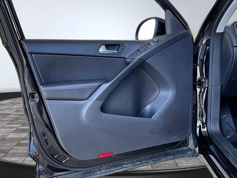 Used 2014 Volkswagen Tiguan SE image 17