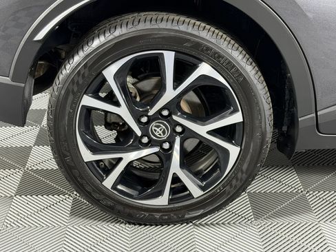 Used 2018 Toyota C-HR XLE FWD image 14