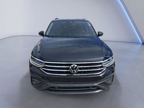 Used 2023 Volkswagen Tiguan SE w/ Panoramic Sunroof Package FWD image 9