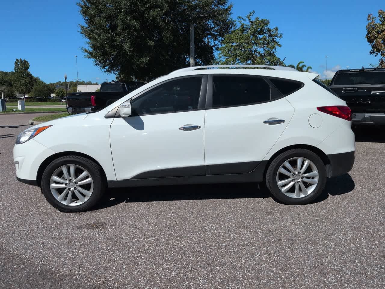 Used 2011 Hyundai Tucson Limited FWD image 3